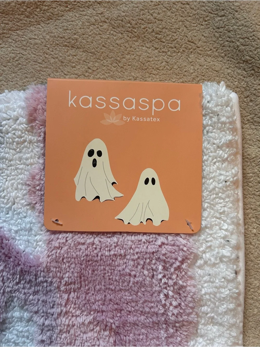 KASSATEX 21x34 Pink And White Cheerful Ghosts Plush Bath Rug NWTS